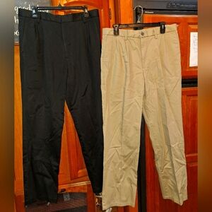Dockers Men's Slacks In A Size 34×32. Black and Tan Color. EUC. Office, Business